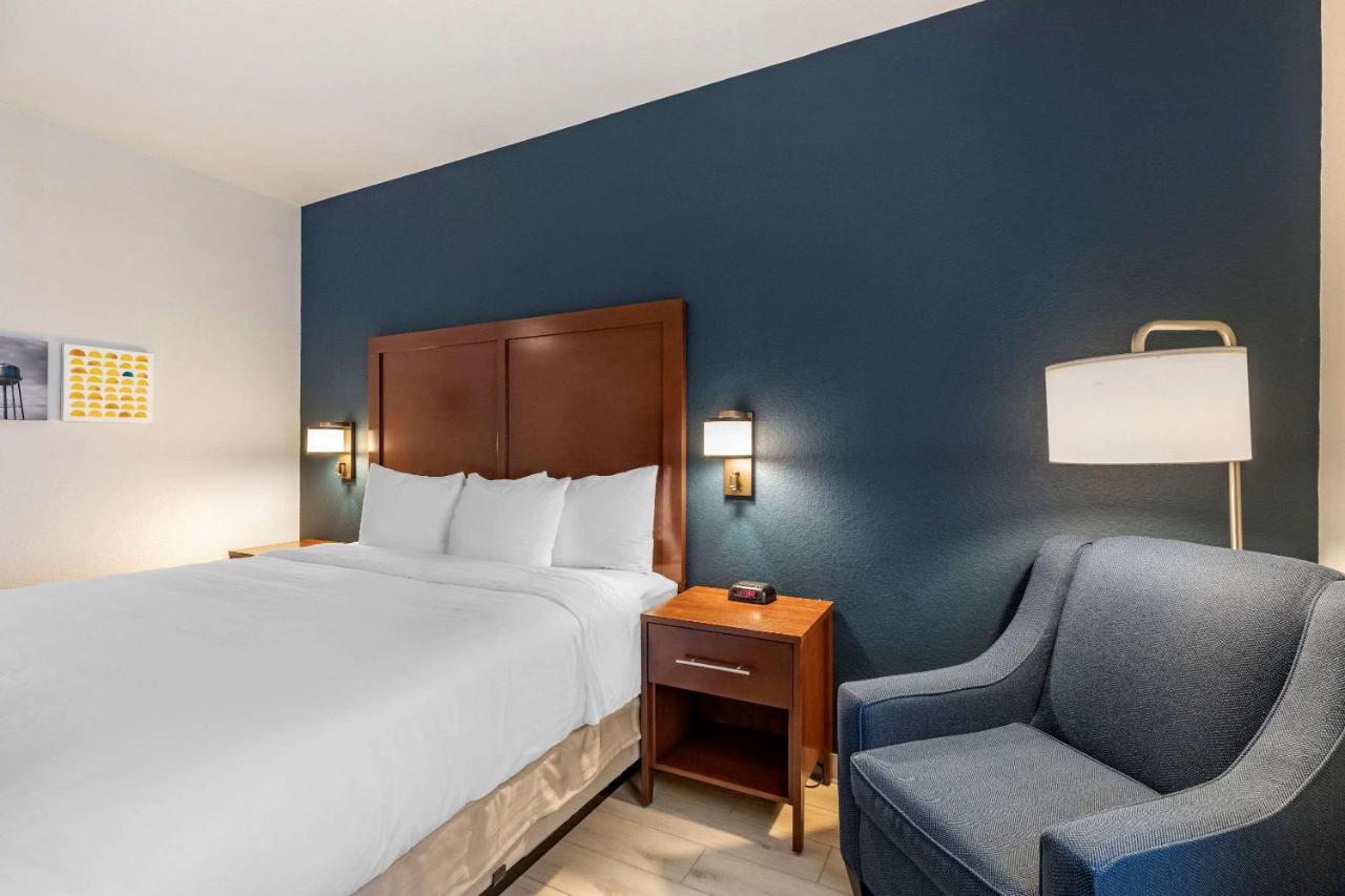Comfort Inn & Suites Bennett Strasburg 외부 사진
