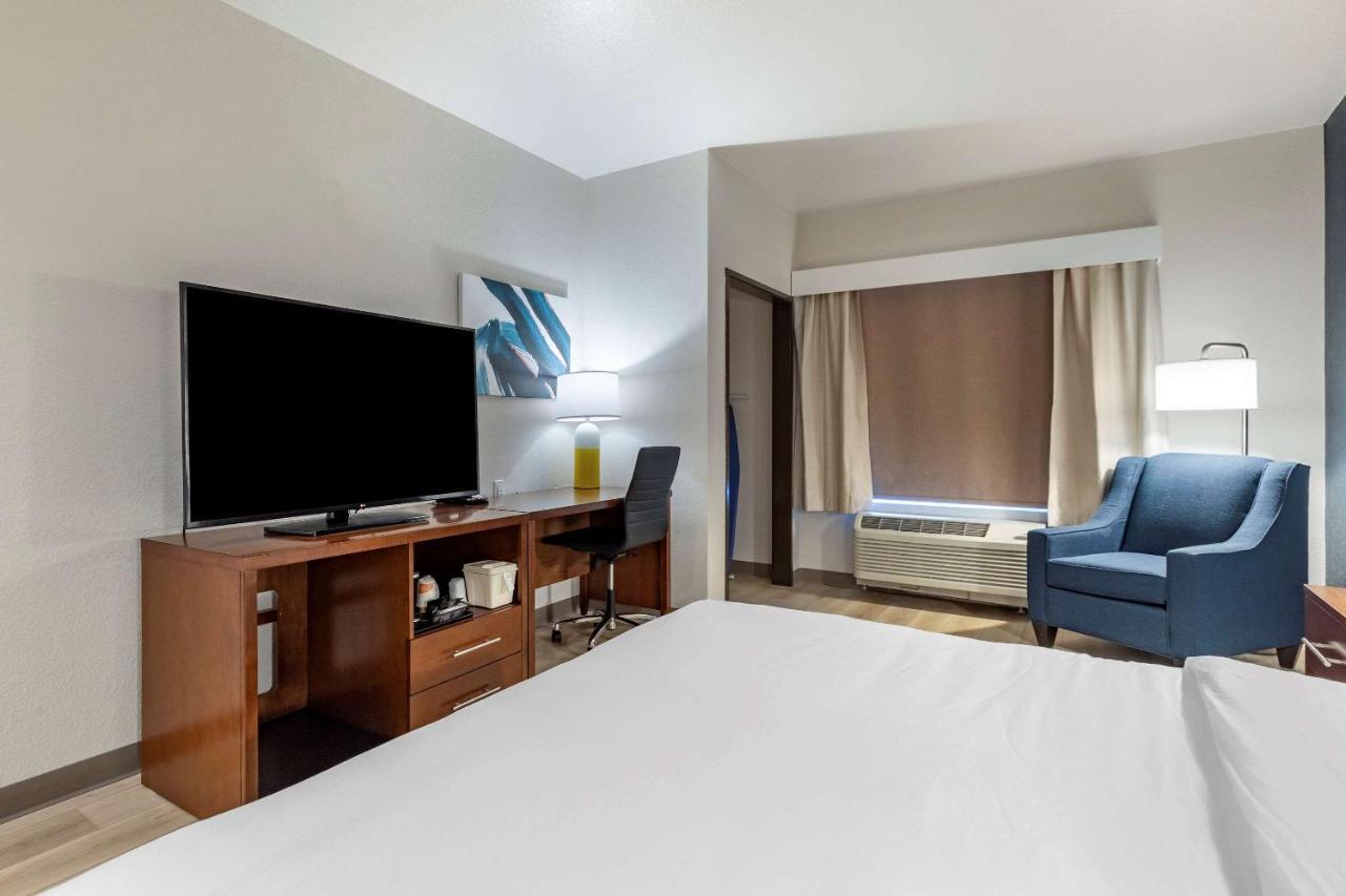 Comfort Inn & Suites Bennett Strasburg 외부 사진