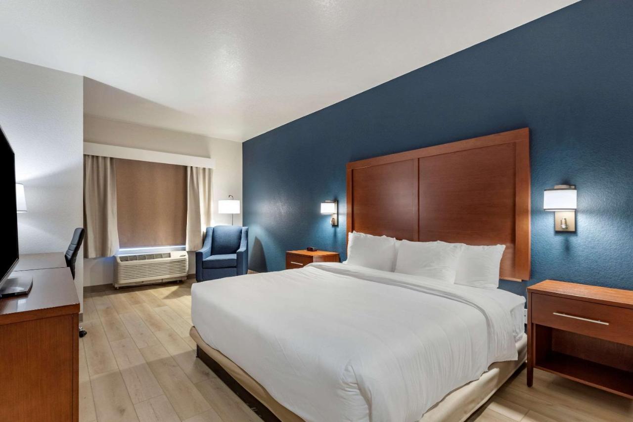 Comfort Inn & Suites Bennett Strasburg 외부 사진