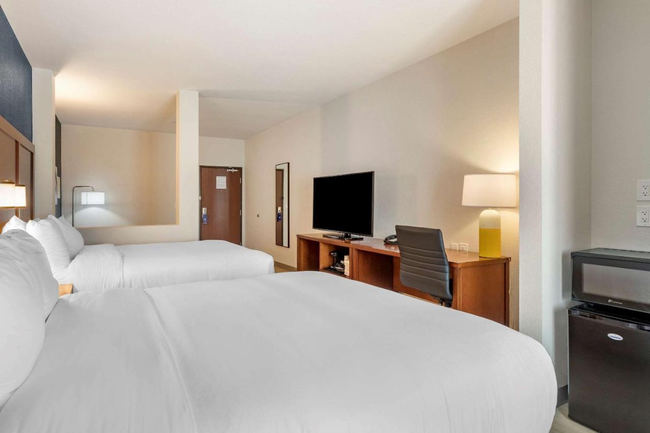 Comfort Inn & Suites Bennett Strasburg 외부 사진
