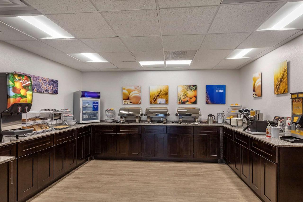 Comfort Inn & Suites Bennett Strasburg 외부 사진