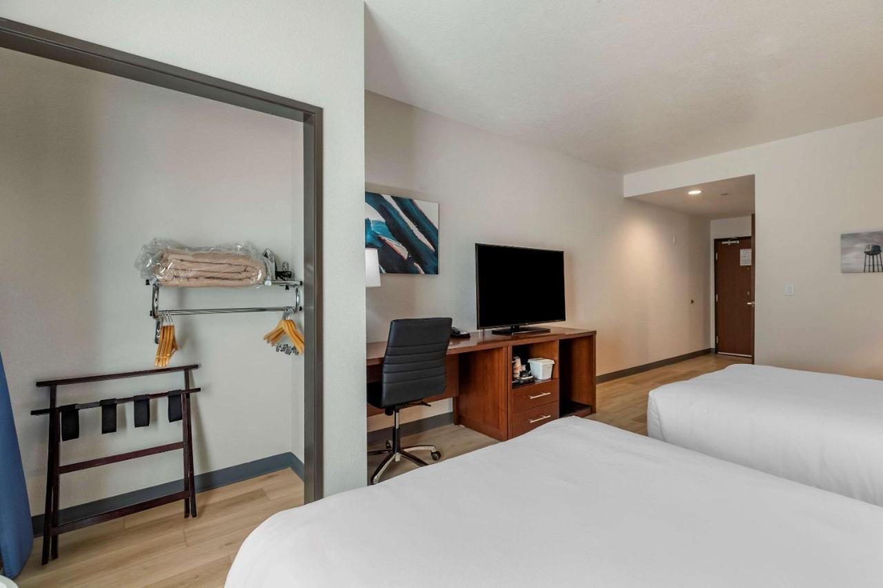 Comfort Inn & Suites Bennett Strasburg 외부 사진