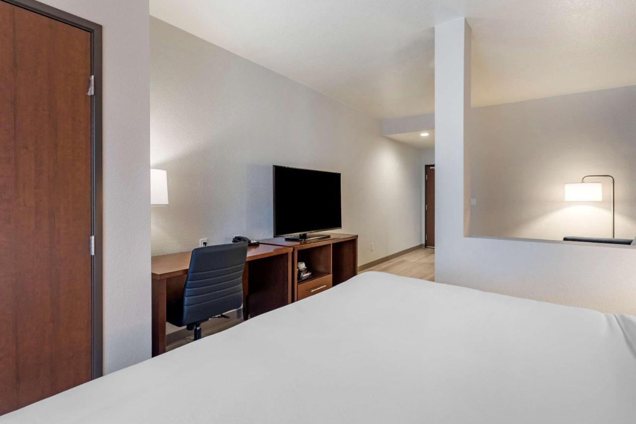 Comfort Inn & Suites Bennett Strasburg 외부 사진